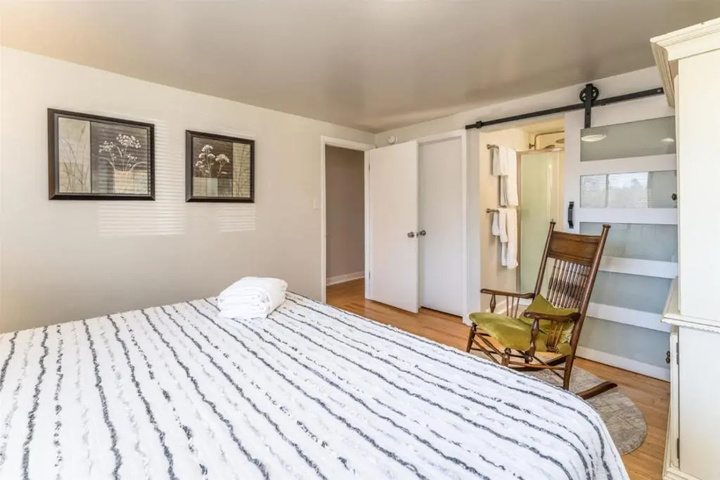 Room 4 of 16