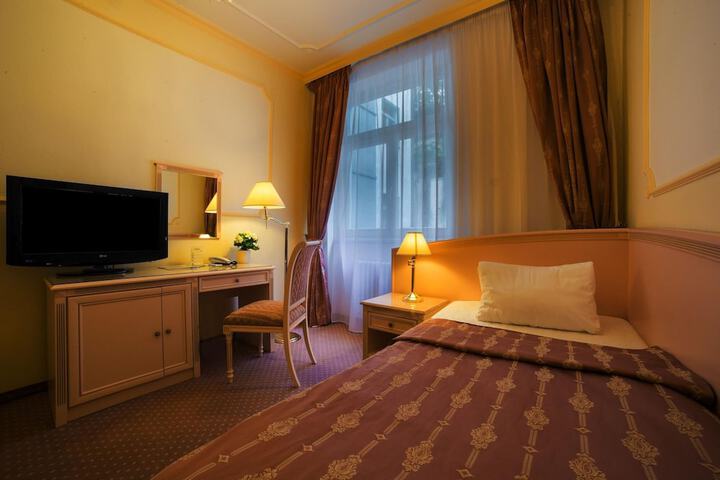 Room 20 of 77