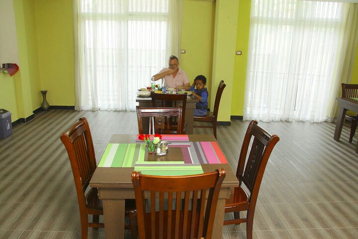 Dining 46 of 55