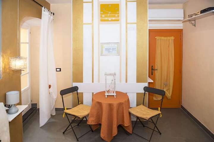 Room 13 of 25