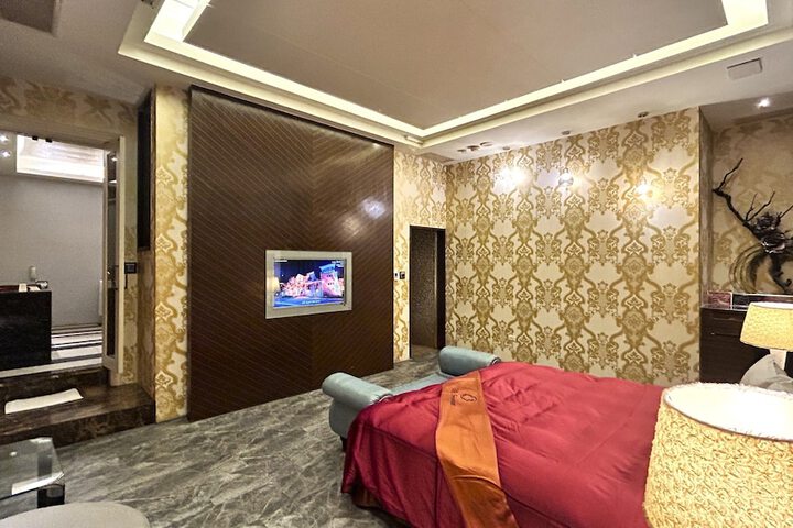 Room 15 of 97