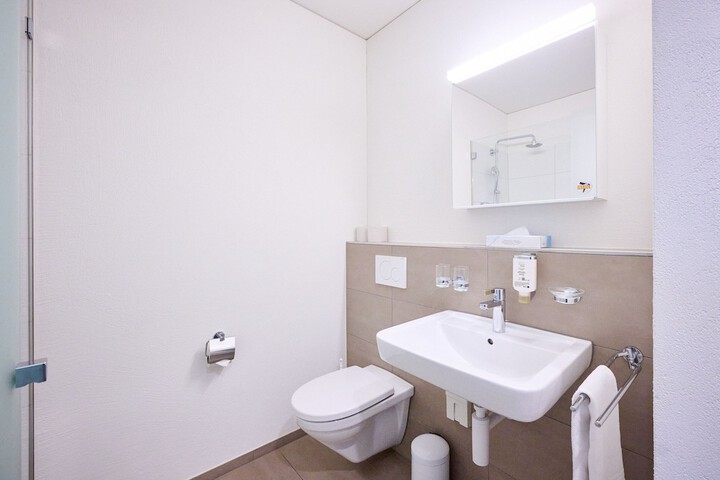 Room 15 of 28