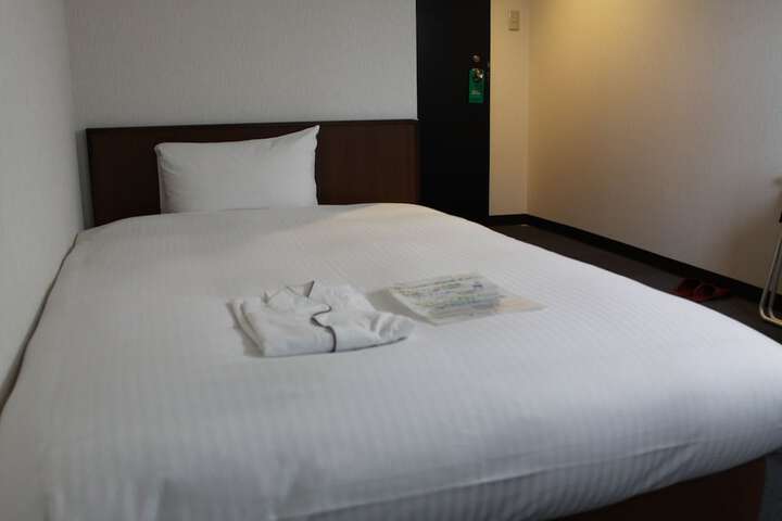 Room 5 of 32