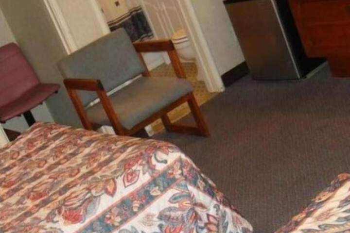 Room 4 of 28