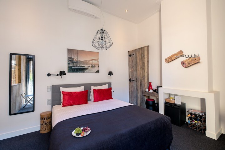 Room 13 of 74