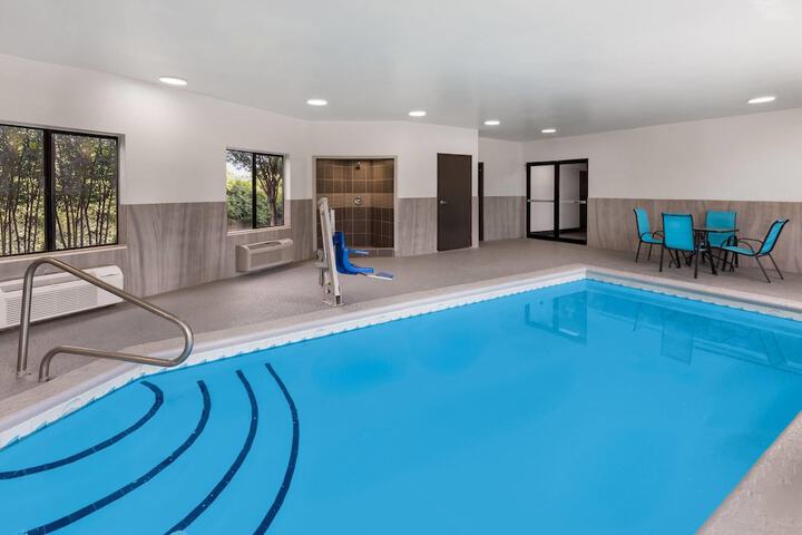 Hotel with Pool