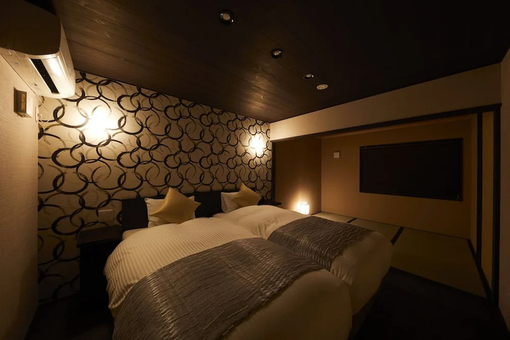 Room 4 of 14