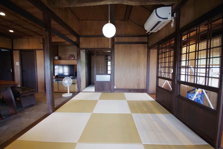 Room 5 of 12