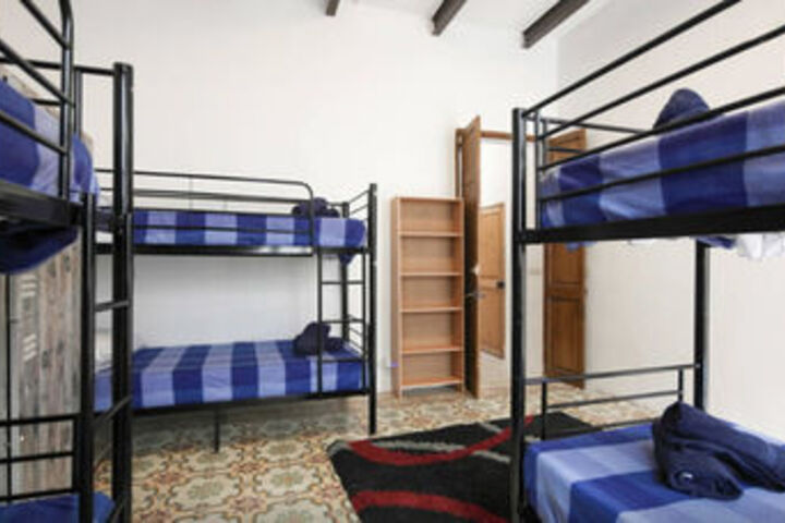 Room 10 of 38