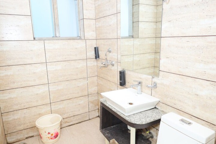 Room 8 of 14