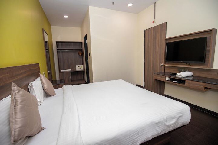 Room 6 of 25