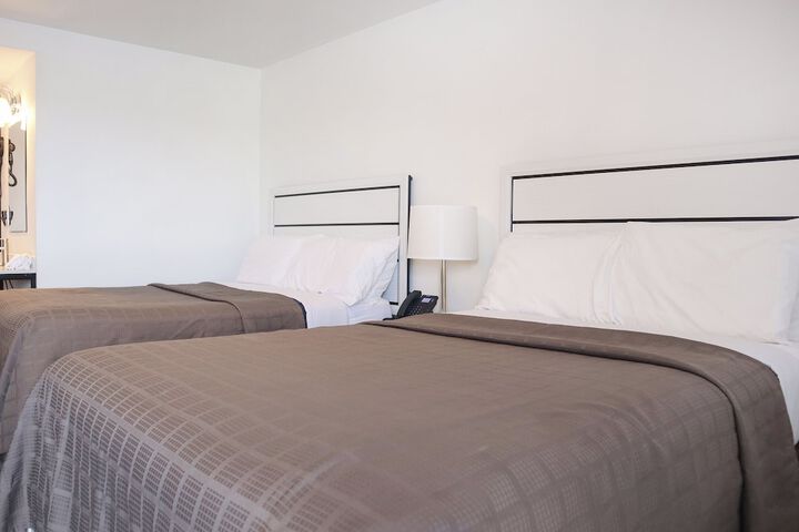 2 Double Beds (9 of 13)