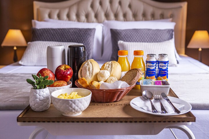 Breakfast/Coffee Service 84 of 126