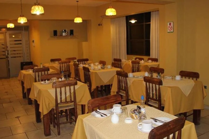 Dining 16 of 18