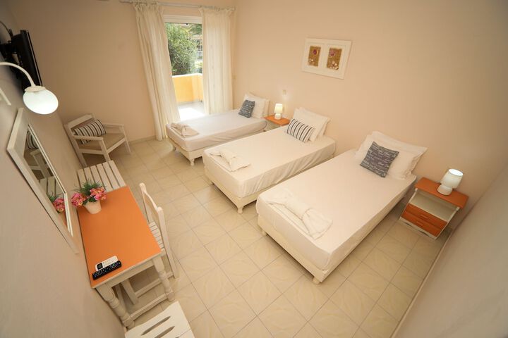 Room 12 of 37