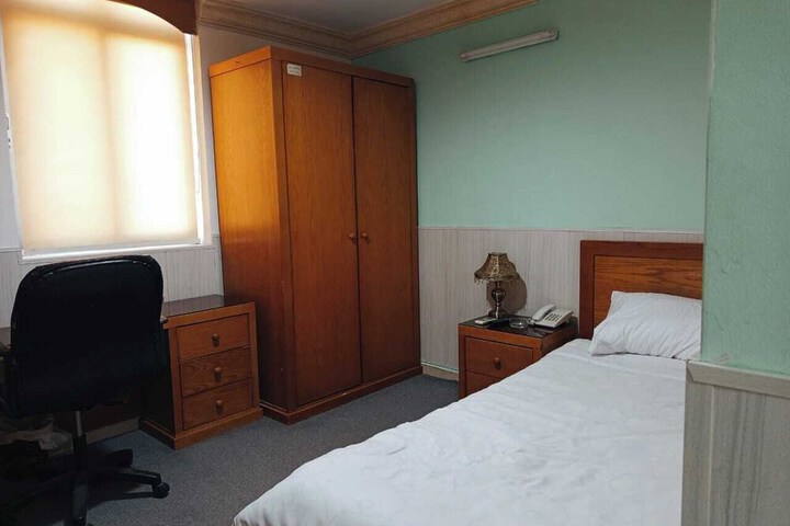Room 27 of 48
