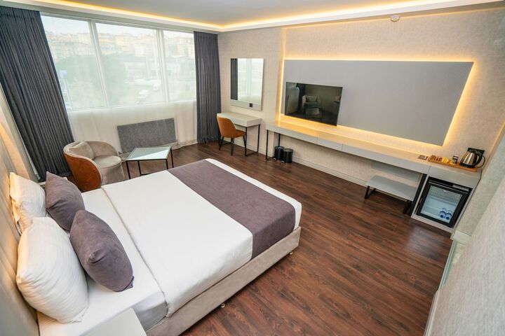 Room 7 of 63