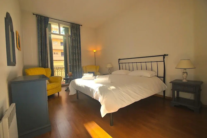Room 4 of 12