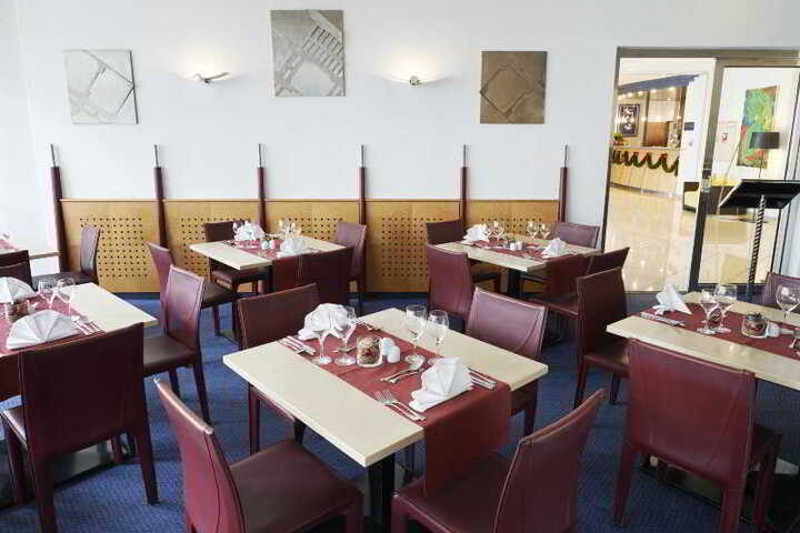 Dining 16 of 17
