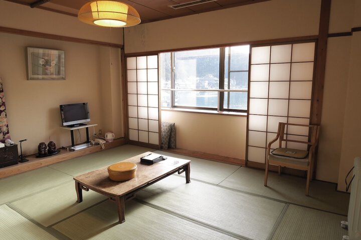 Room 12 of 48