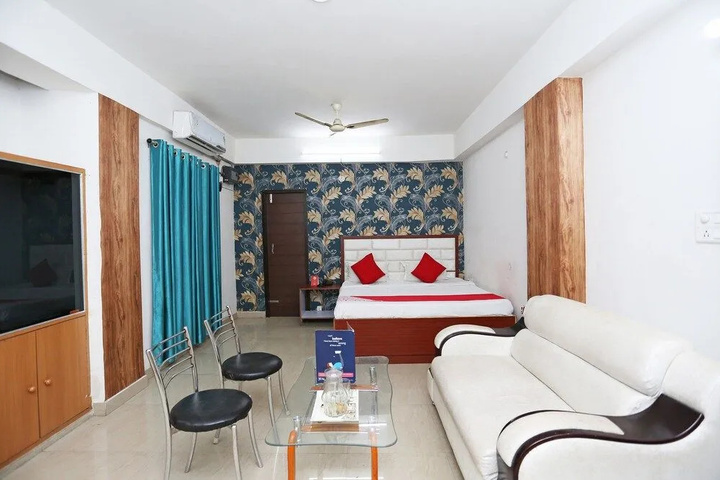 Room 4 of 13