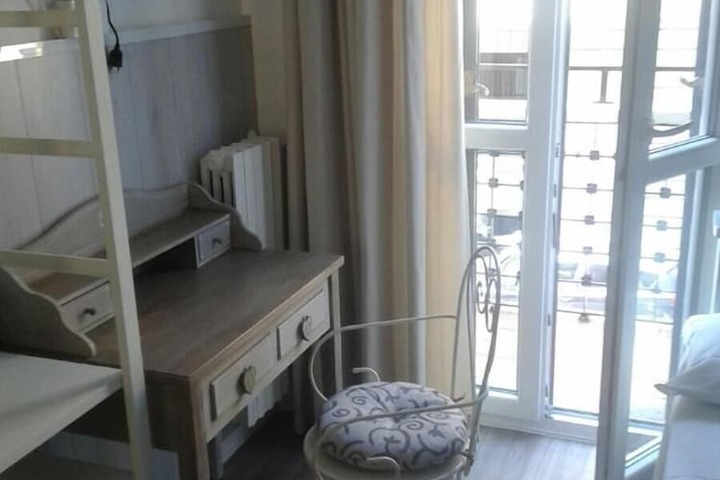 Room 10 of 37