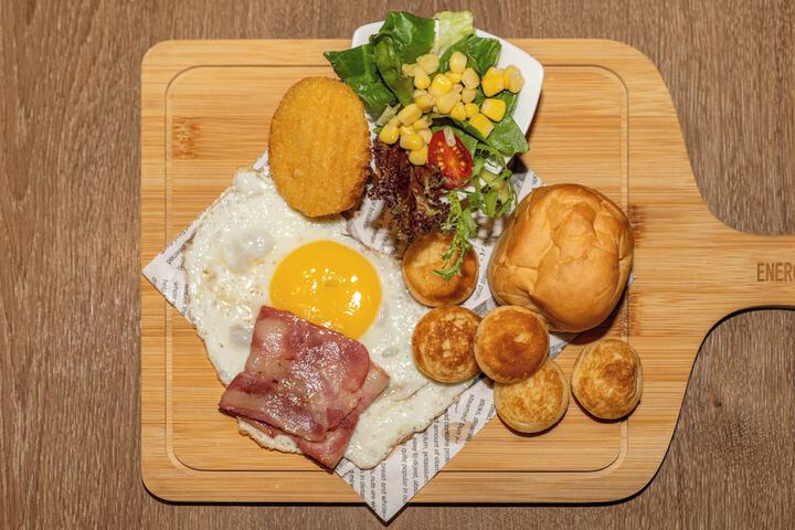 Breakfast/Coffee Service 80 of 92