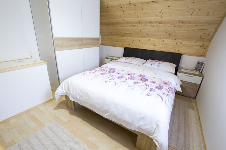 Room 2 of 26