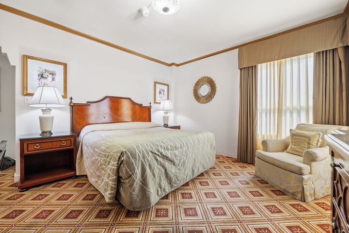 1 King Bed (18 of 33)