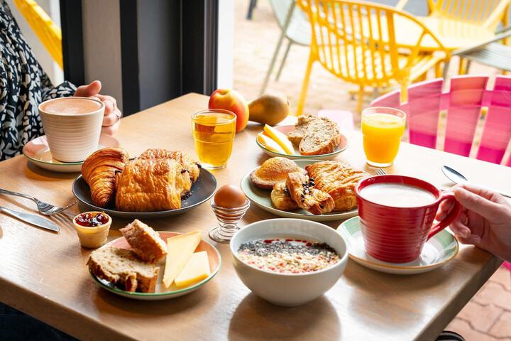 Breakfast/Coffee Service 26 of 53