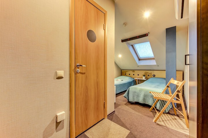 Room 4 of 15