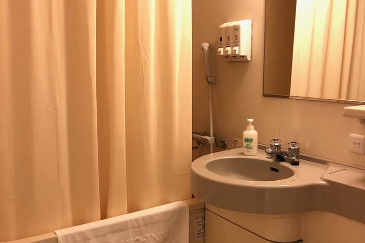 Room 13 of 40