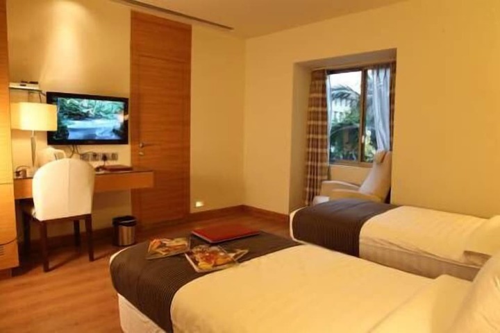 Room 10 of 25