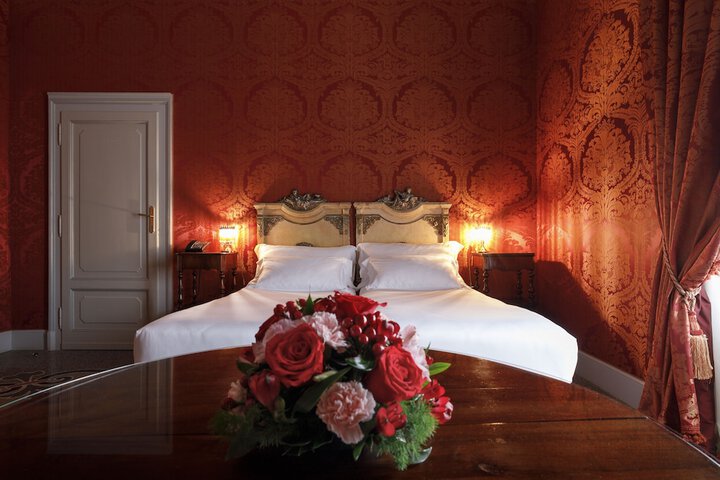 Room 33 of 181