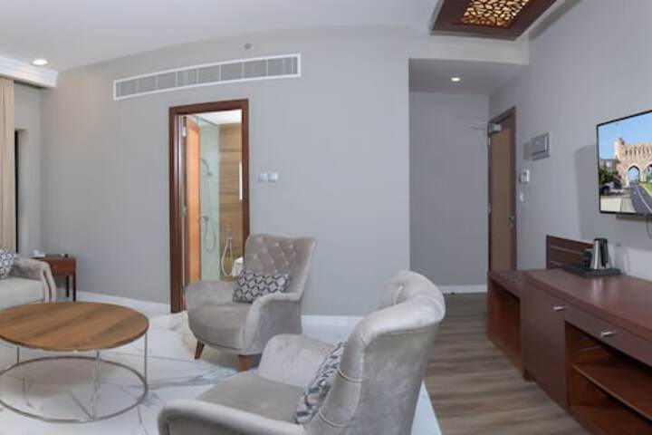 Room 8 of 33
