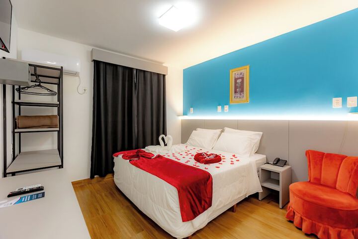 Room 17 of 104