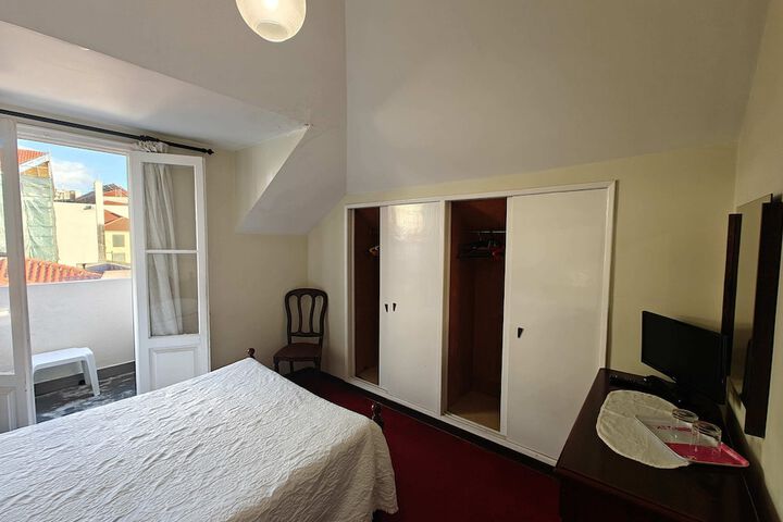 Room 73 of 141