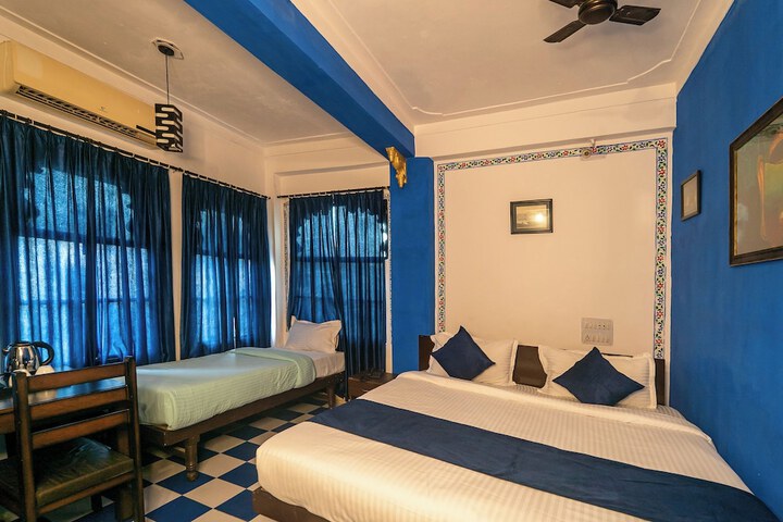 Room 2 of 6