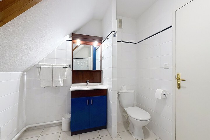 Room 34 of 48