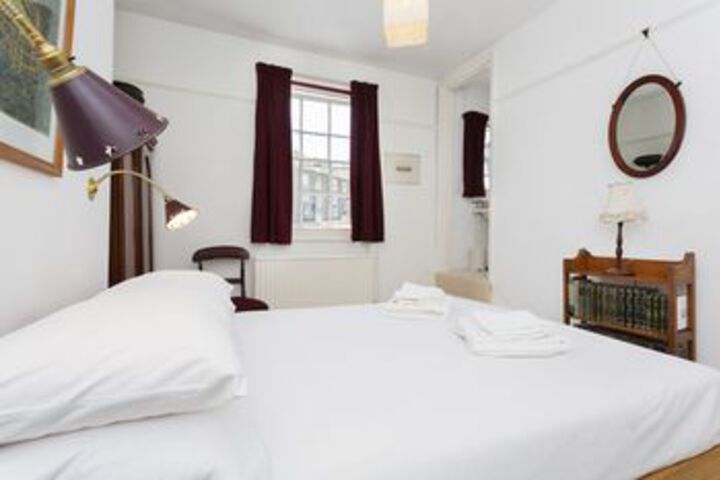 Room 7 of 24