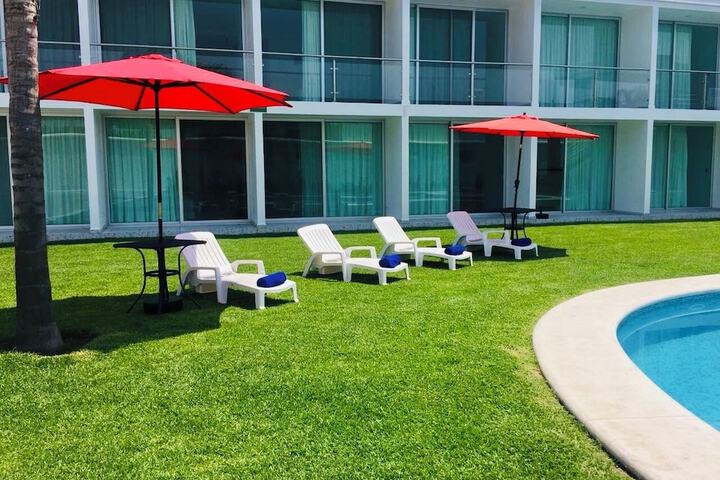 Hotel Exterior 40 of 41