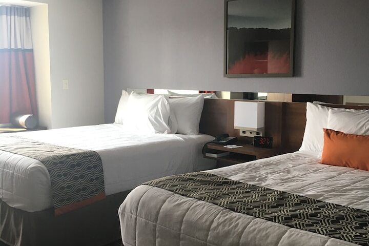 2 Queen Beds (26 of 33)