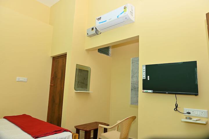 Room 8 of 25