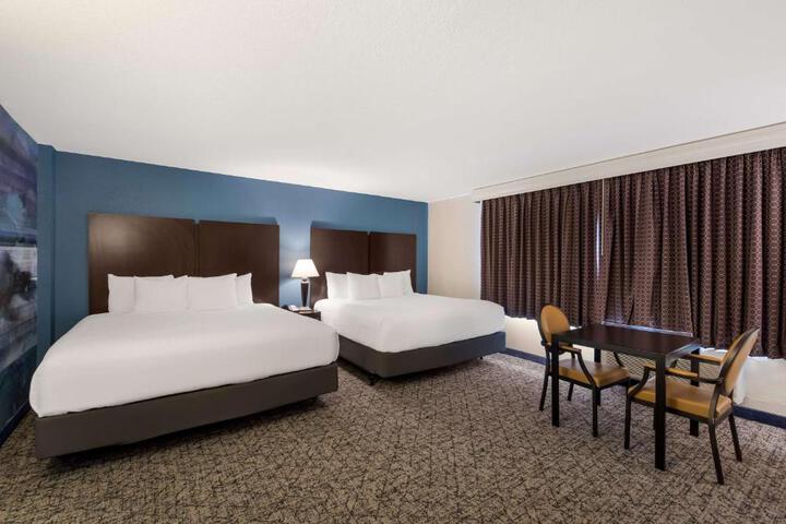 1 King Bed Downstairs High Speed Internet Micro Frig Full Breakfast (23 of 24)
