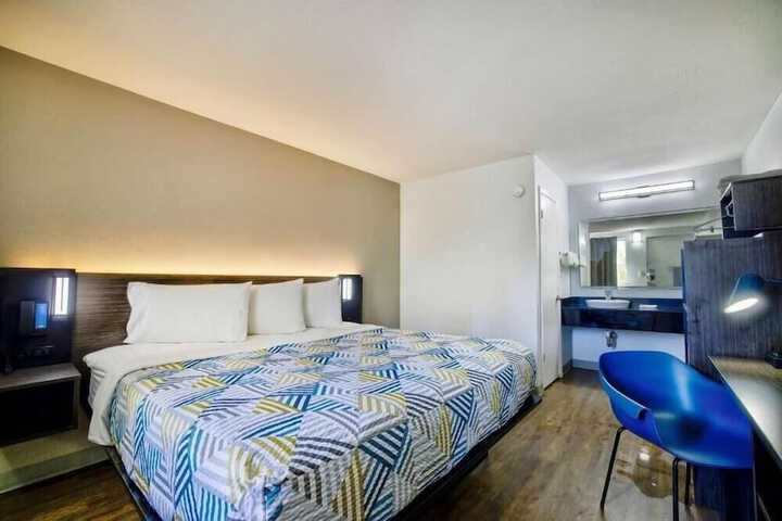 Room 12 of 20