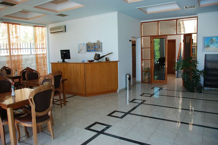 Ballroom/Hall 65 of 74
