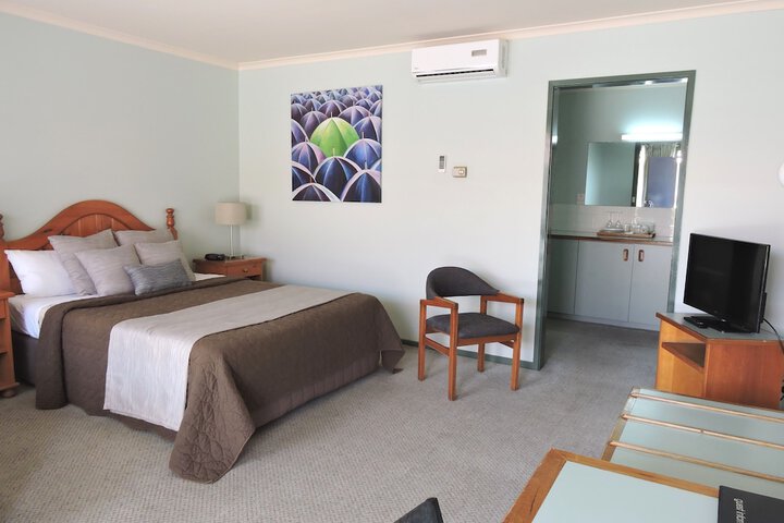 Room 2 of 30
