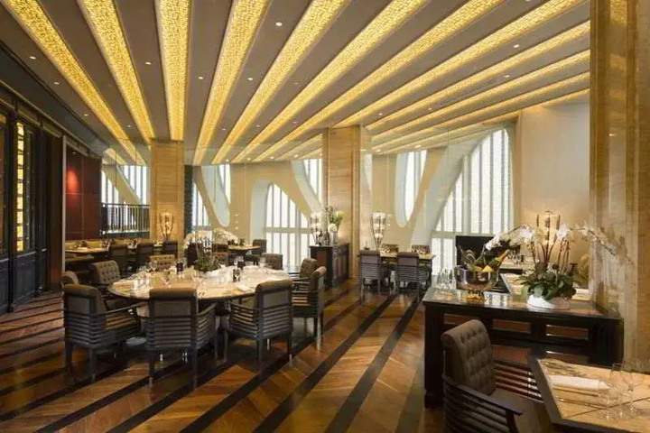 Dining 18 of 19