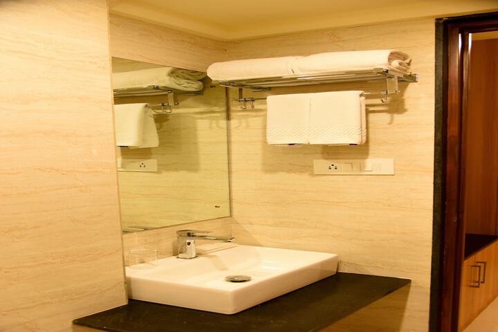 Room 16 of 62