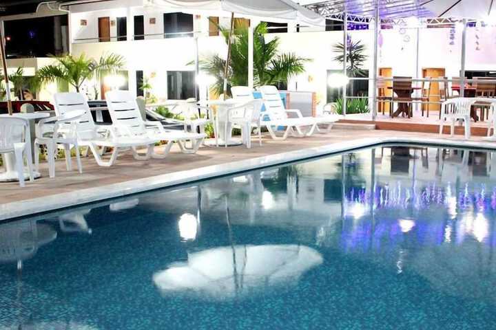 Hotel Pool